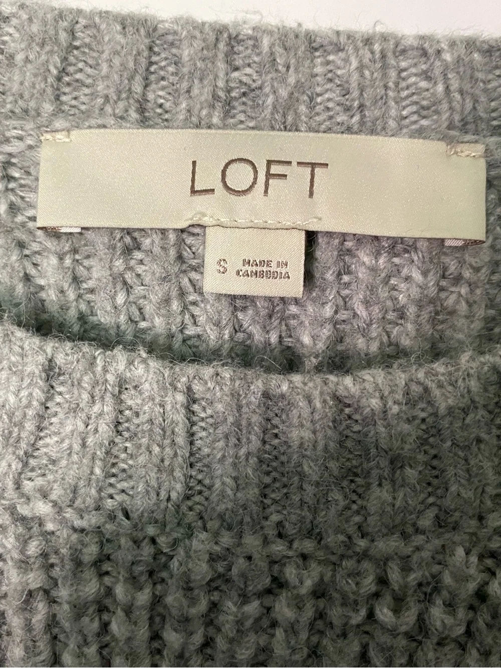 LOFT Light Gray Ribbed Crewneck Sweater Size Small